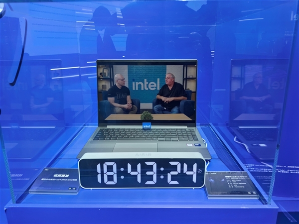 x86笔记本冲击34.8小时续航!Intel Panther Lake凭啥这么牛