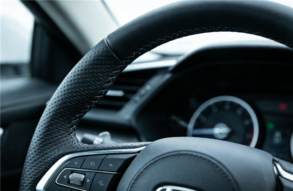 在小区内驾车剐蹭后径行驶离 是否属于肇事逃逸？法院判了