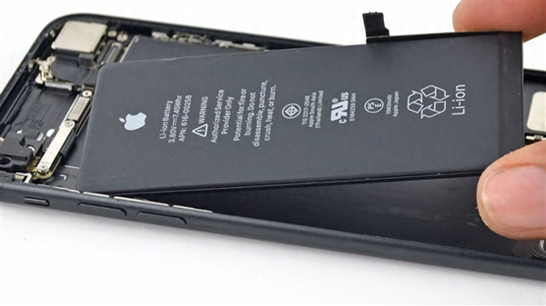 iPhone 18没戏!别被欧盟新规骗了 苹果iPhone依然坚持不可拆卸电池设计