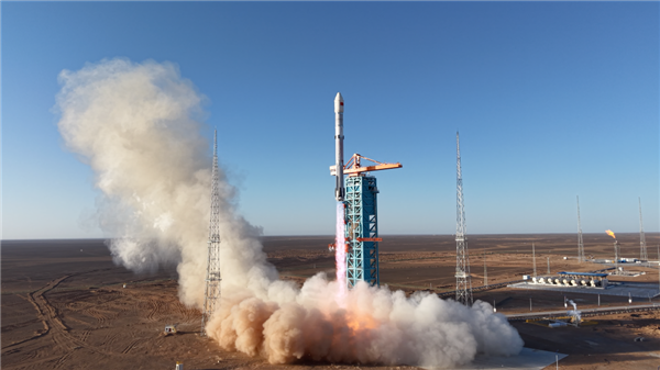 中国首次火箭陆地回收成功！蓝箭航天详解朱雀三号遥二入轨、回收全程
