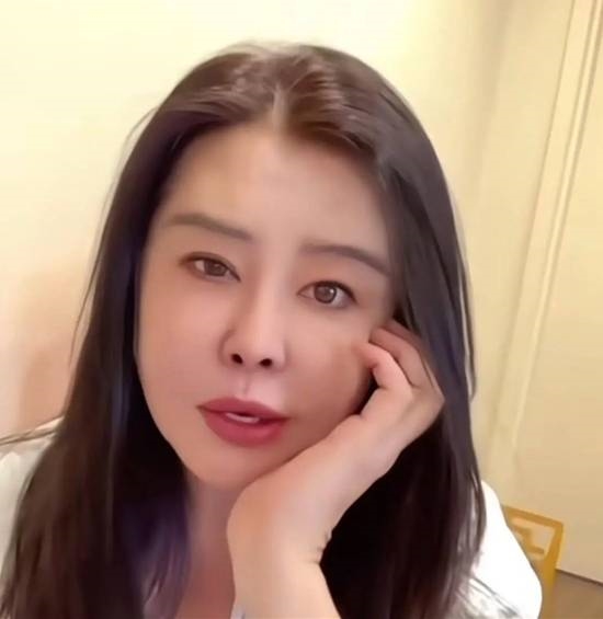 与王祖贤合照必须开美颜 王祖贤7年大粉梦灭脱粉