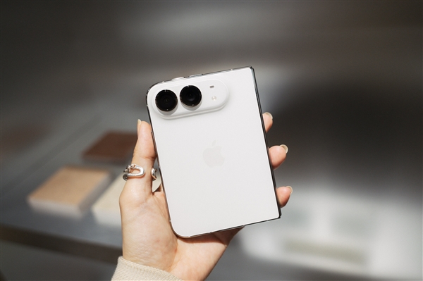 苹果折叠屏iPhone Duo明天发售:仅美国等地门店有现货!中国市场不提供